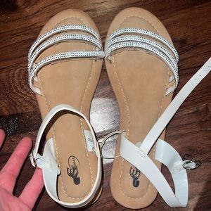 CG Shoes strappy white silver sparkle ankle buckle sandals Saige women’s 7.5